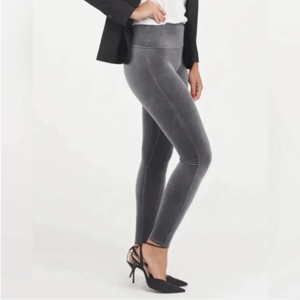 Spanx Silver Chrome Velvet Leggings Size XL.